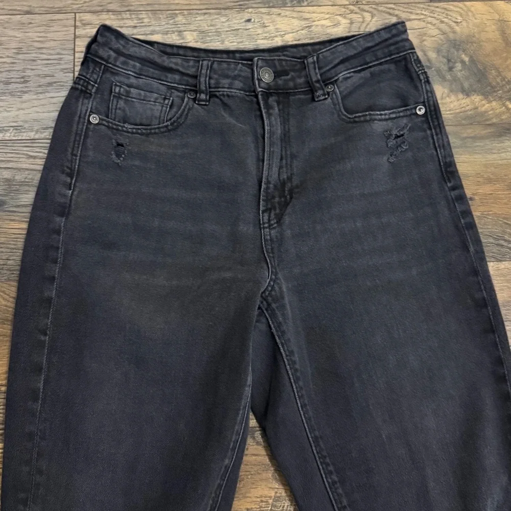 American Eagle Black Distressed Jeans 4 Stretch High Rise Straight Mom Raw Hem